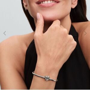 Pandora Radiating Heart Clasp Bangle/Bracelet
